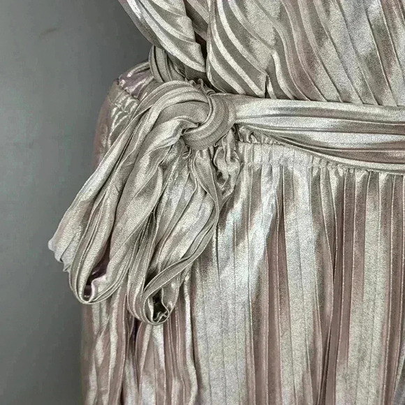 LANE BRYANT GOLD PLEATED PEPLUM SHORT SLEEVE BELTED V-NECK PLUS Sz 18/20 NWT New - Picture 3 of 10